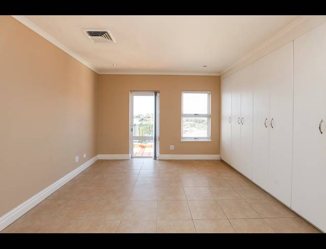 3 BEDROOM APARTMENT FOR SALE IN LA LUCIA
